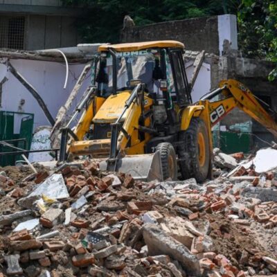 Delhi Begins Demolition of Illegal Mosque Section
