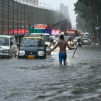 Mumbai on High Rain Alert After Fort , Bandra , Matunga , Haji Ali Waterlogged