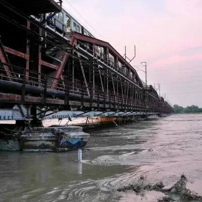 Delhi’s Yamuna River Chokes in Pollution Crisis