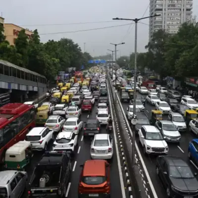Delhi Bans Fuel for Old Polluting Vehicles