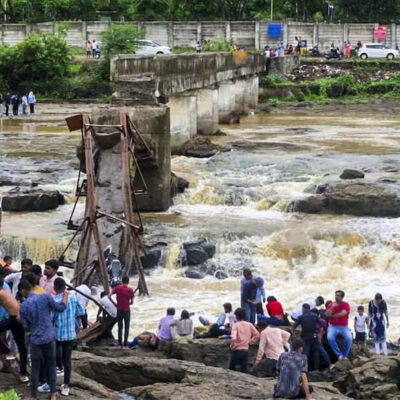 Pune Pedestrian Bridge Collapse : four people dead, 18 injured