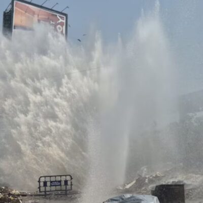 Mumbai Pipeline Burst Floods Elphinstone Bridge Area