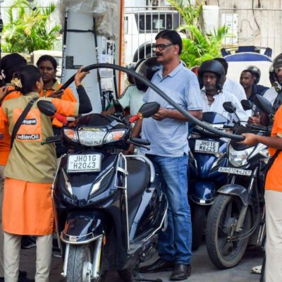 Kolkata Fuel Price Rise Strains Daily Commuters 