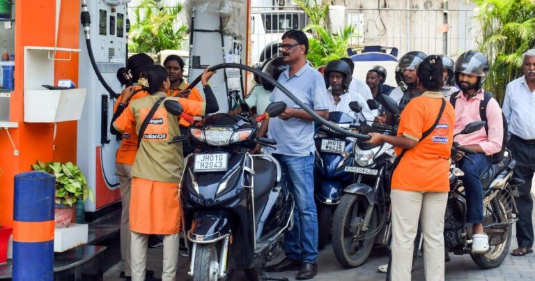 Kolkata Fuel Price Rise Strains Daily Commuters 