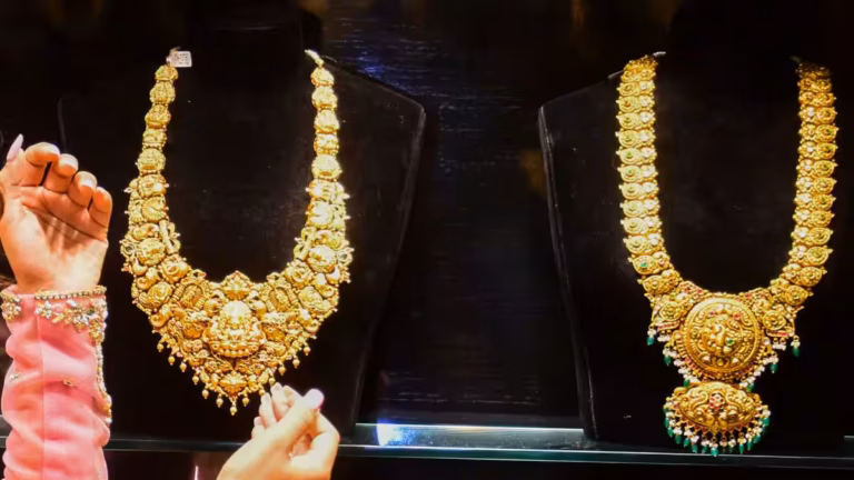 Kolkata Gold Market Reflects Urban Economic Caution 