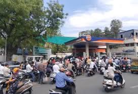 Ahmedabad Fuel Queues Raise Agriculture Supply Concerns