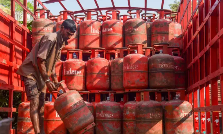 Chennai Gas Supply Delays Disrupt Daily Life