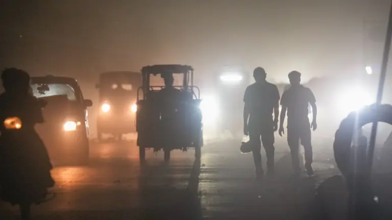 Delhi Dust Storm Disrupts NCR Mobility