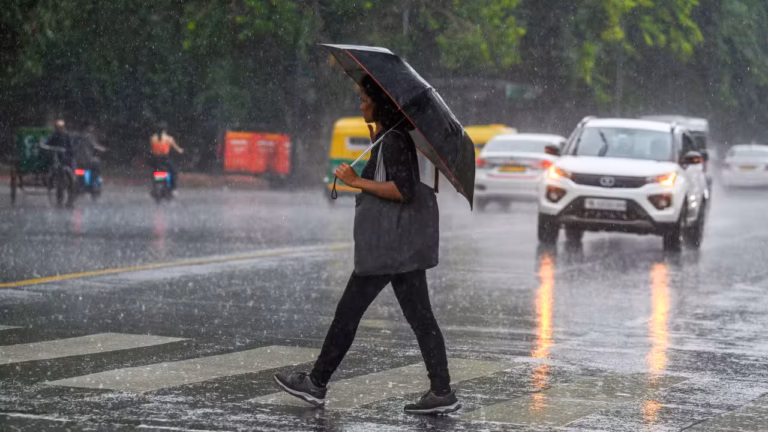 Delhi NCR Storm Alert Disrupts Daily Mobility