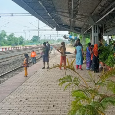 Pune Rail Connectivity Issues Burden Hadapsar Passengers