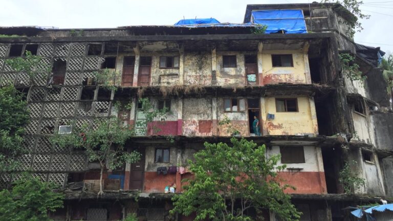 Thane Civic Survey Identifies Dangerous Residential Buildings