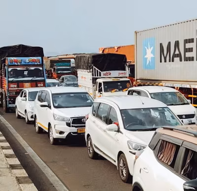 Pune Mundhwa Corridor Faces Major Traffic Disruption