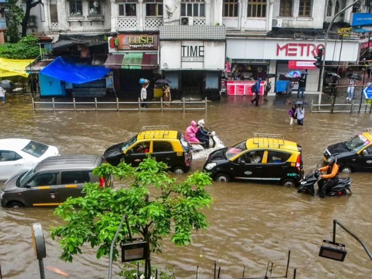 Mumbai Drain Cleanup Delays Raise Flood Risks