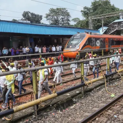Kolkata Rail Evictions Trigger Urban Livelihood Debate 