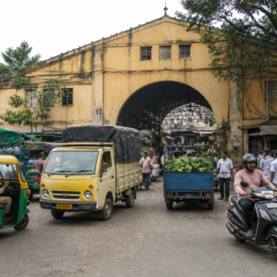Goods vehicles entering Bengaluru's KR Market, illustrating the proposed KR Market entry fee and smart gate system