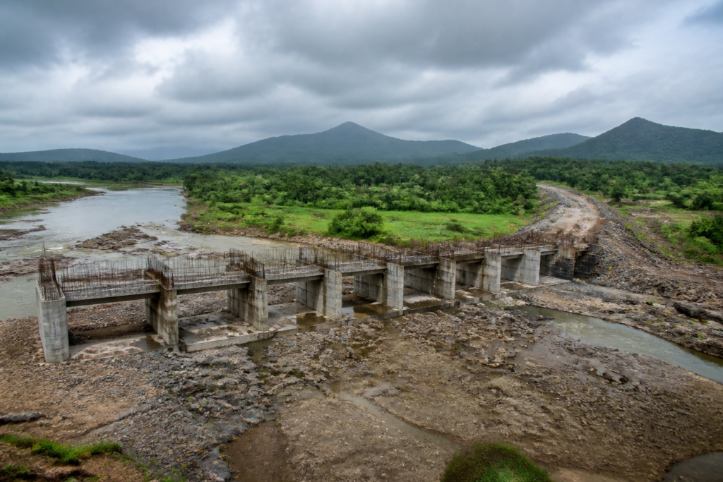 Incomplete Urse barrage construction on the Surya River in Palghar district