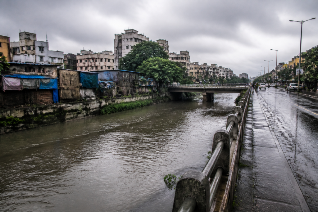 Pune blue flood lines and encroachments along a river corridor