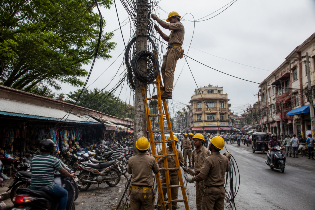 Thiruvananthapuram cable removal drive targeting tangled overhead wires near a city market