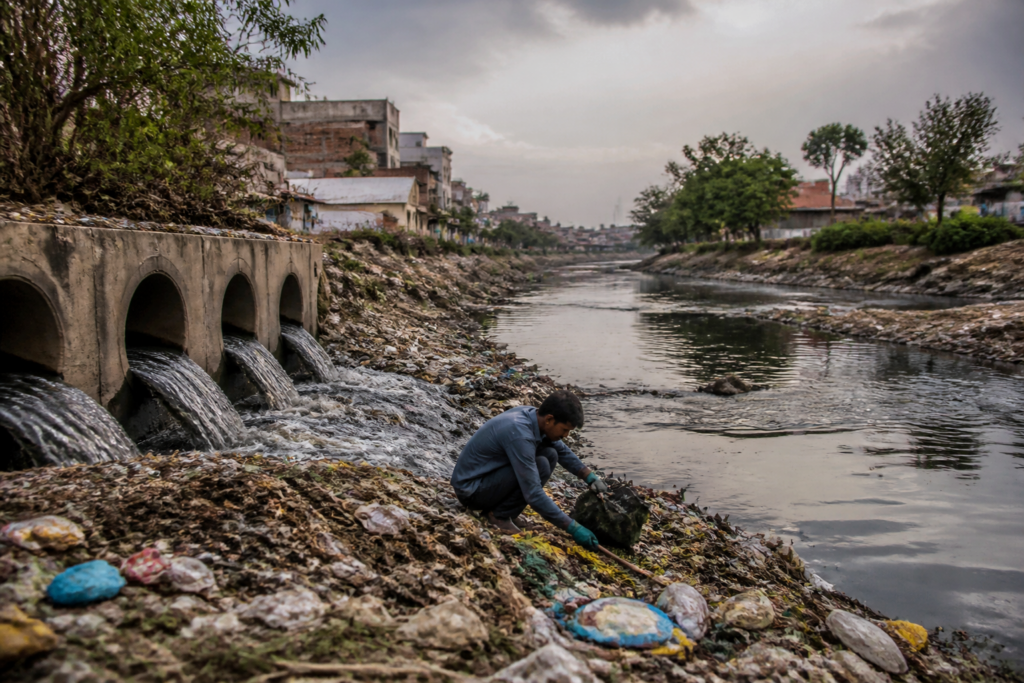 Ajnar River pollution and garbage accumulating along the waterway in Biaora