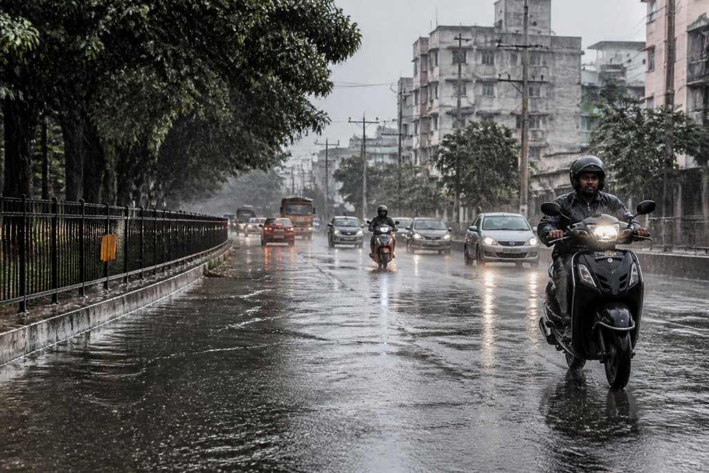 Northeast monsoon rain clouds over Chennai streets during the Tamil Nadu monsoon onset
