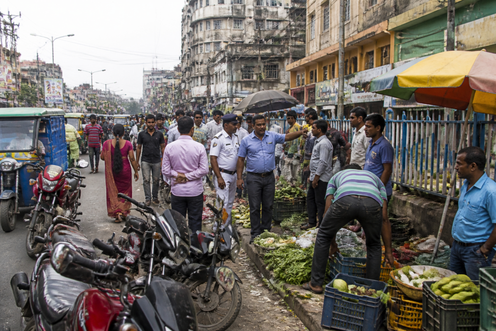 Bardhaman footpath encroachment blocking a roadside market and parking area on BC Road