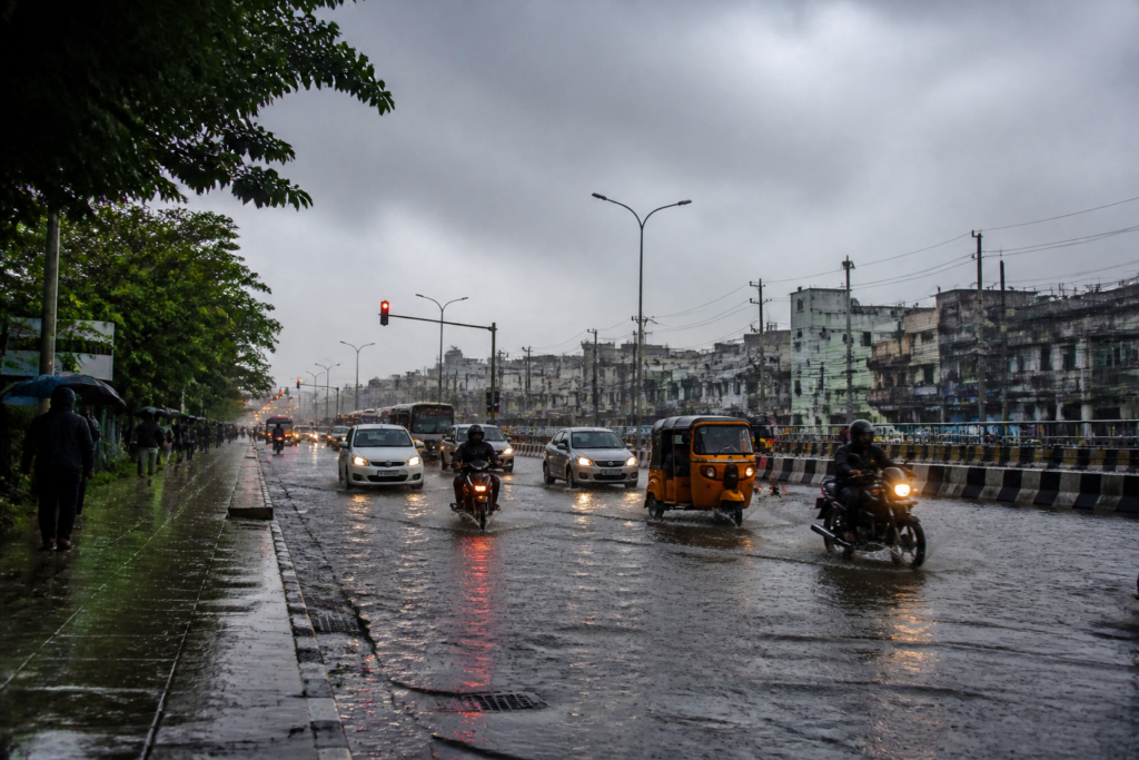 Tamil Nadu rain alert as heavy monsoon clouds gather over a flooded urban road