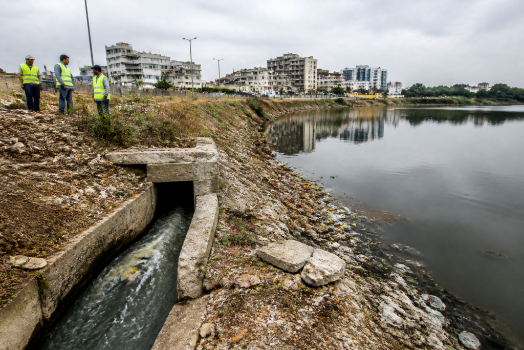 Yele Mallappa Shetty Lake pollution and waste concerns near Bengaluru's lake bund