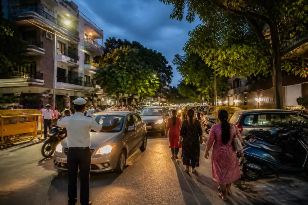 Delhi traffic advisory affecting roads near CR Park during evening Durga Puja celebrations
