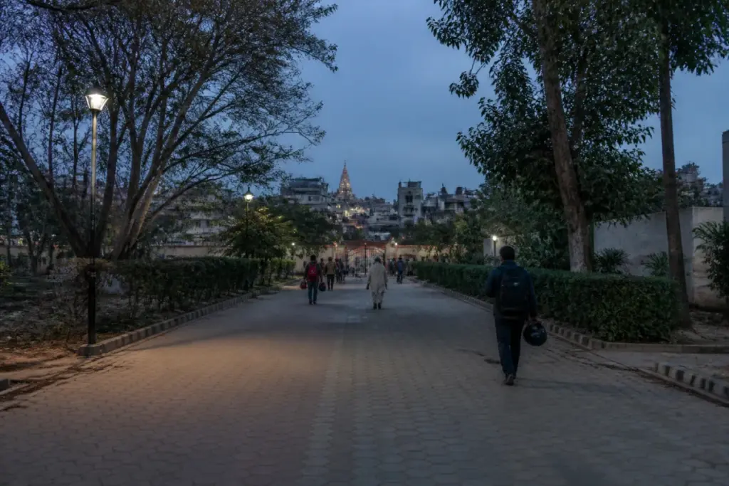 Astha Kunj crime scene context showing a dimly lit Delhi park path and security gaps