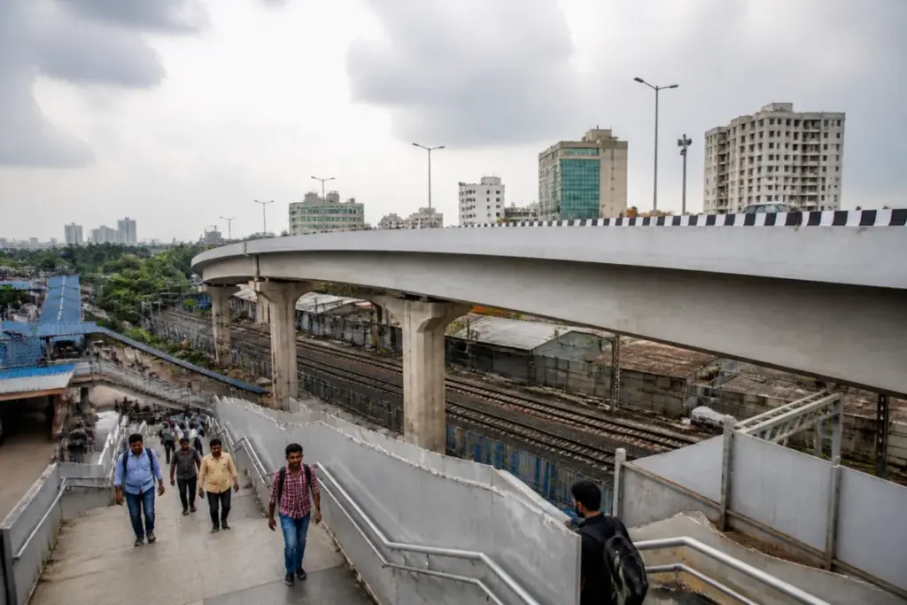 Vidyavihar flyover near Mumbai railway station before its opening
