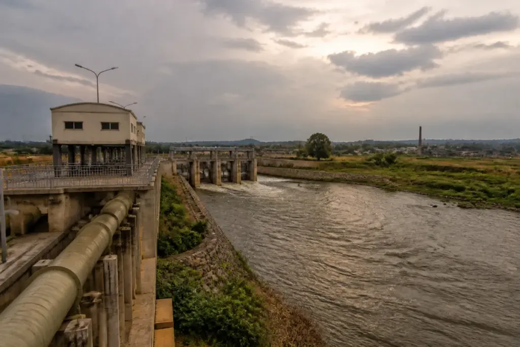 Godavari-Cauvery link project and Telangana water infrastructure near a river and irrigation canal