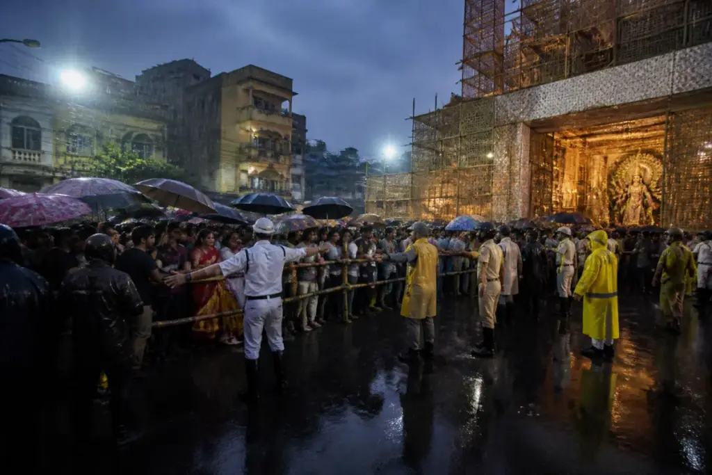 Crowd outside a Kolkata Durga Puja pandal during heavy rain