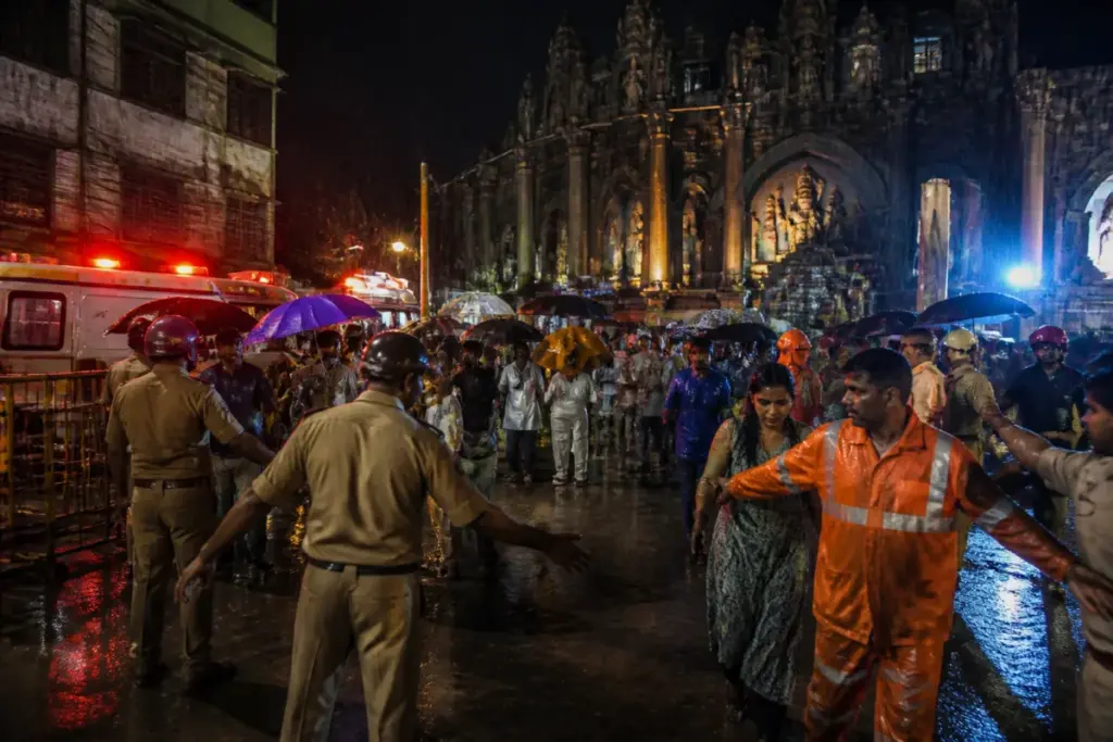 Kolkata puja pandal crowd-control operation after a reported crowd crush in Chorbagan