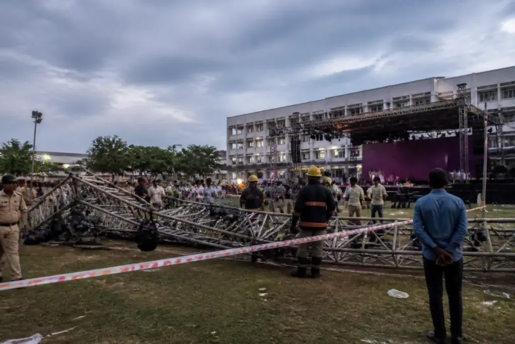 Emergency response at a Hyderabad dandiya event after a metal lighting frame collapsed