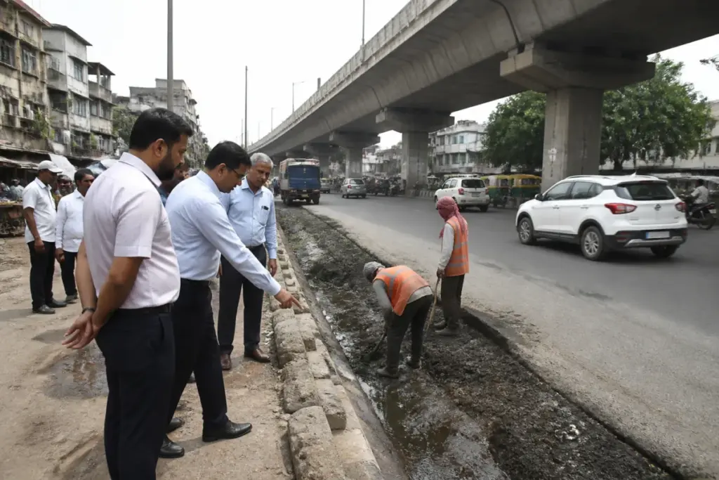 Rohtak Road repairs and civic infrastructure inspection in Delhi