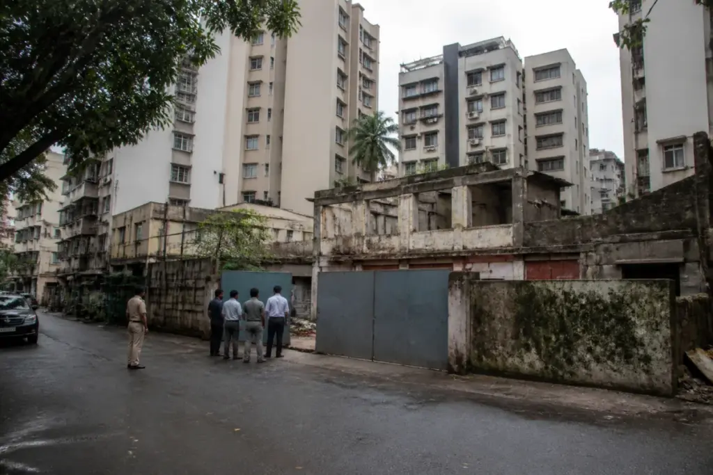 Bandra property extortion case linked to a redevelopment site and Mumbai Crime Branch investigation