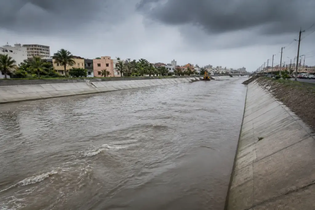 Okkiyam Maduvu project channel and flood drainage works in south Chennai