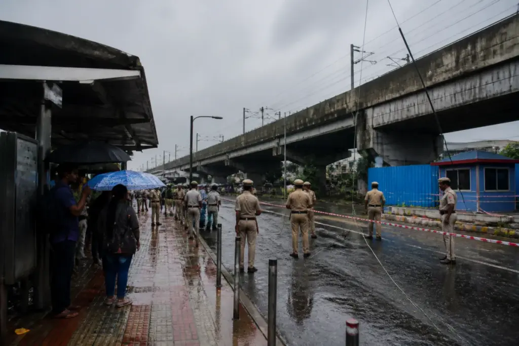 Thirunindravur electrocution site near a bus stop and railway flyover