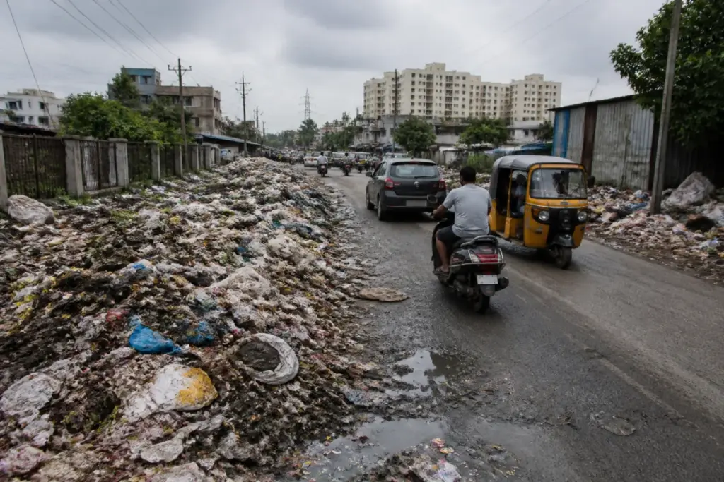 Garbage dumping narrowing the Tambaram-Mudichur Road near Lakshmipuram