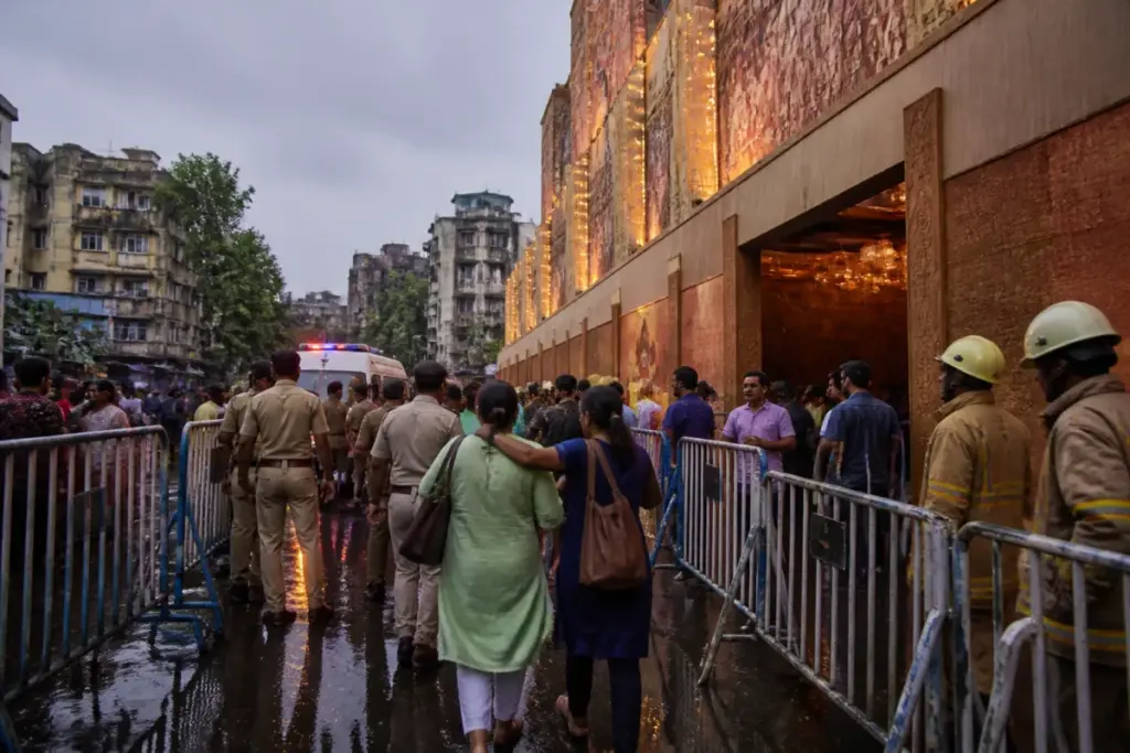 Kolkata Durga Puja pandal crowd management after the Chorebagan stampede