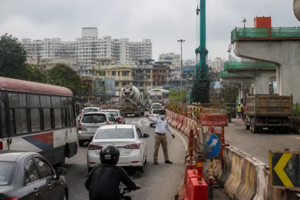 Katraj Chowk traffic restrictions during Pune Metro construction