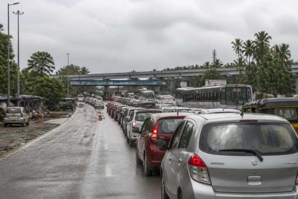 Traffic queue at Kumbalam toll plaza on the Kochi–Alappuzha highway