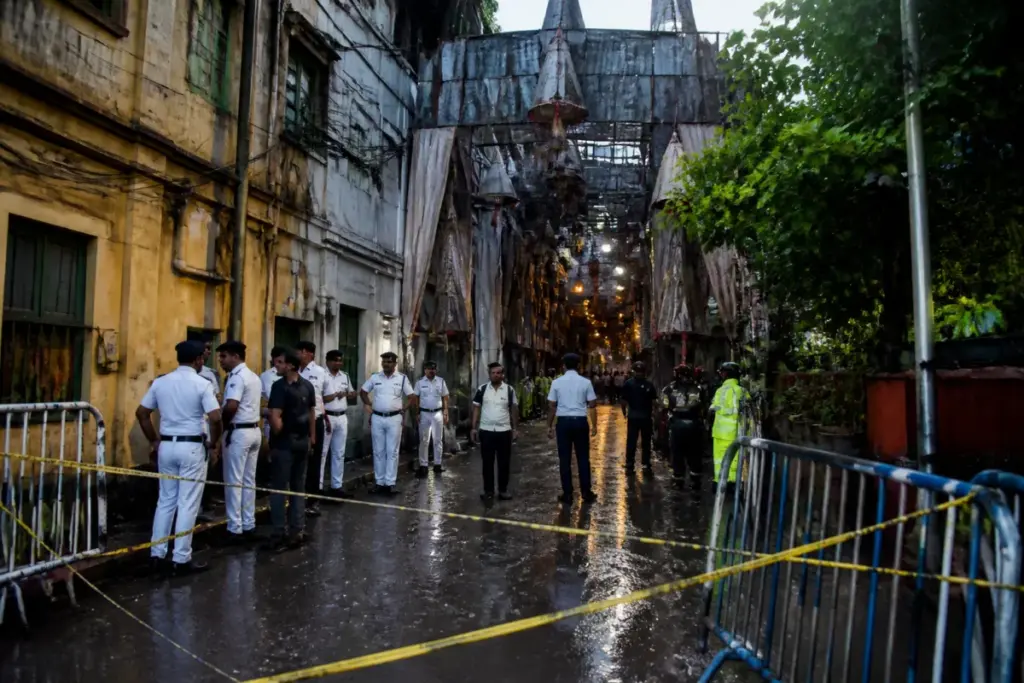 Police cordon near the Chorbagan pandal after the Kolkata pandal stampede