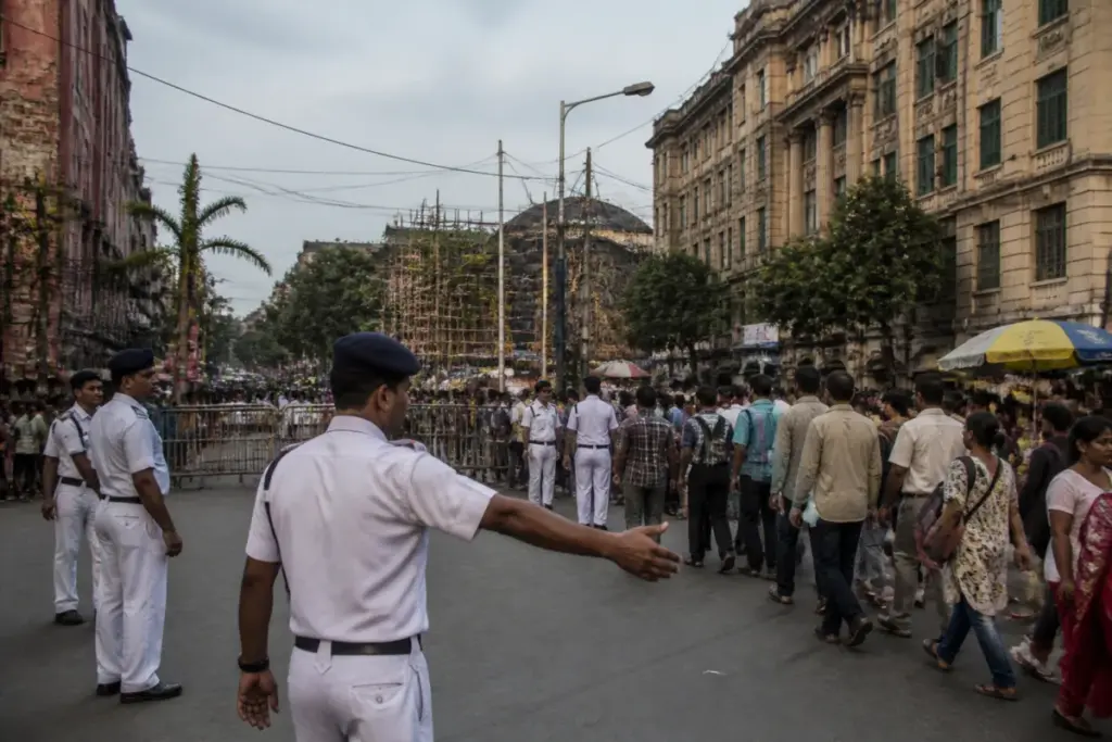 Kolkata crowd restrictions near the Chorbagan puja venue with police securing central Kolkata roads