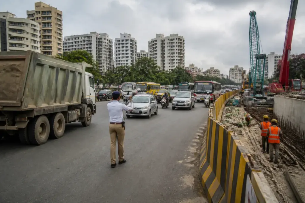 Katraj heavy vehicle restrictions near Pune metro construction routes