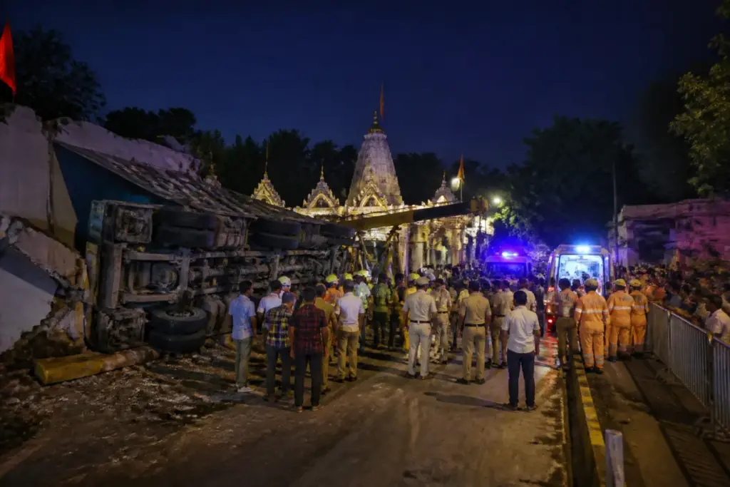 Emergency response after the Gwalior truck accident near Sheetla Mata Temple