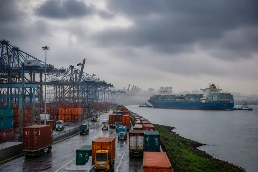 Global freight costs affecting container ships and Indian port operations