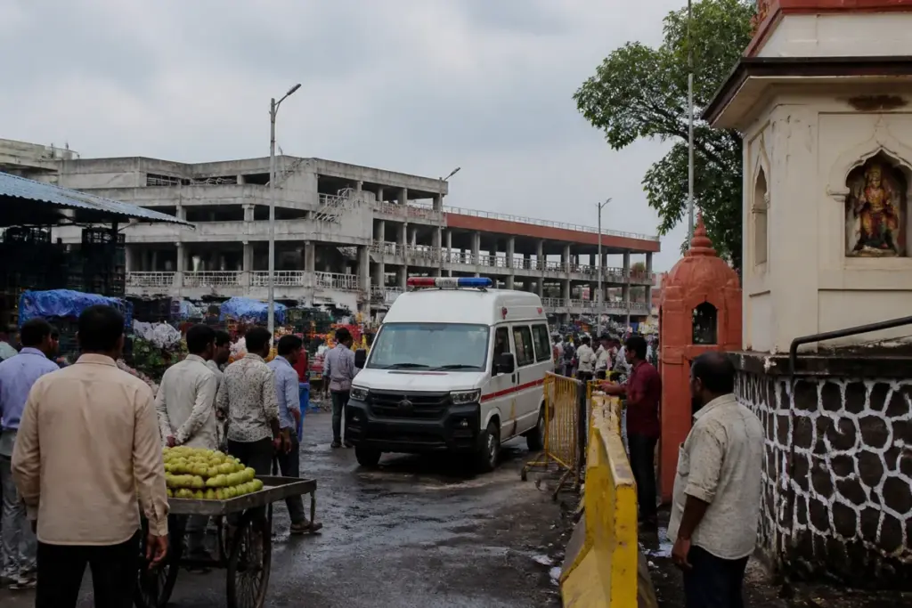 Pune Market Yard ambulance response area near the fruit market and Ganapati temple