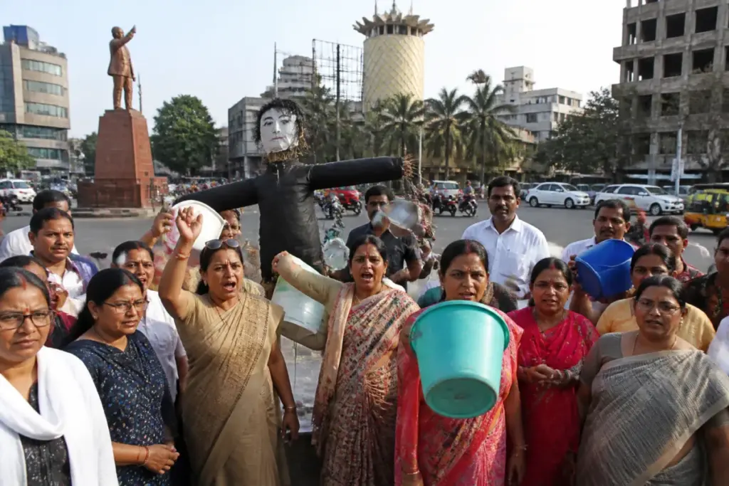 Congress protest over Indore civic issues at Regal Square