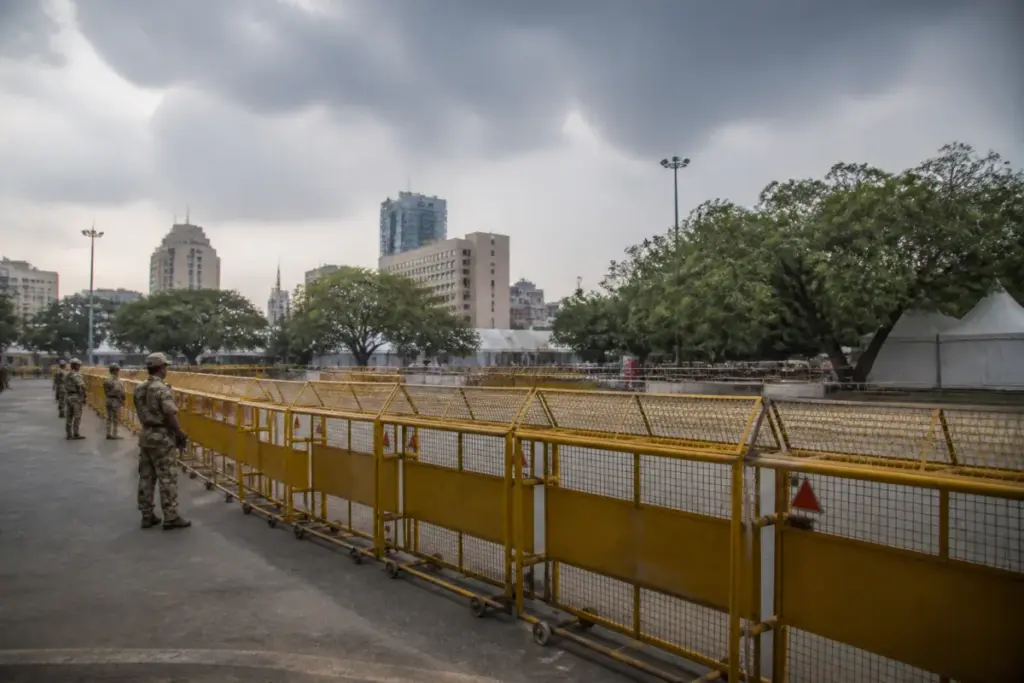 Jantar Mantar protest site in New Delhi with police barricades and a courthouse-related urban setting